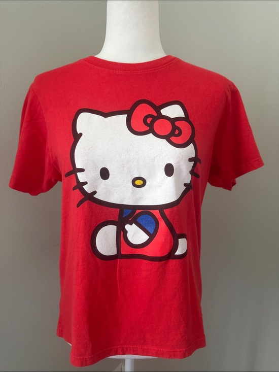 Hello Kitty Tops - Sanrio Hello Kitty Classic Red Graphic Tee Size Small T-shirt Women’s